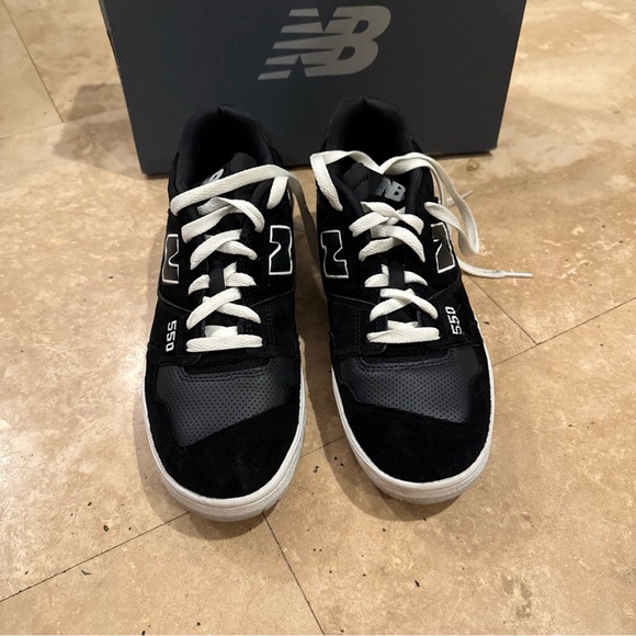 New Balance mens Black and White Sneakers size 9 - Picture 3 of 8